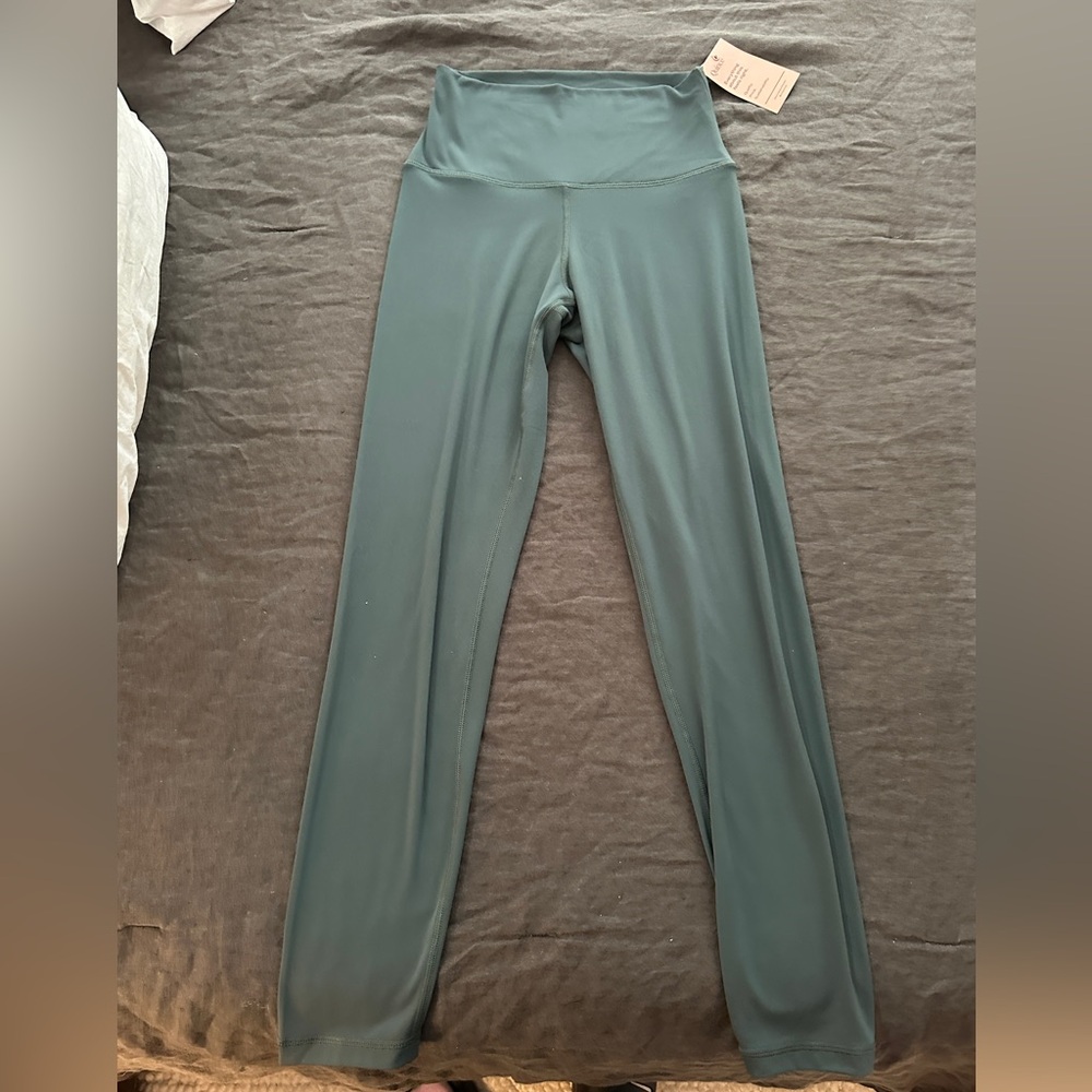 NWT Quince Ultra-Form High-Rise Legging